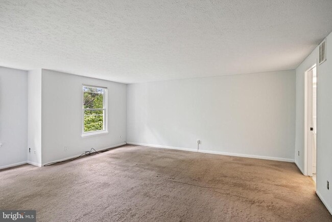 Building Photo - 2504 Greenwood Dr