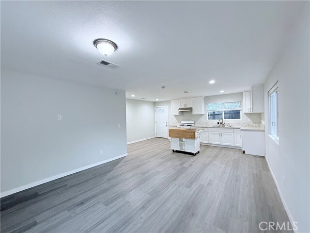 Building Photo - 512 W 21st St