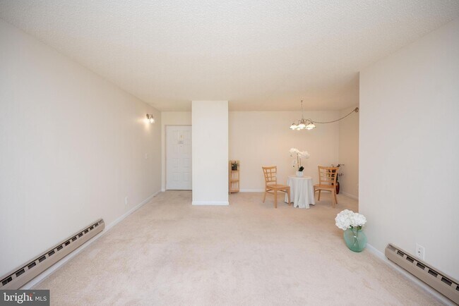 Building Photo - 15310-89-1B Beaverbrook Ct