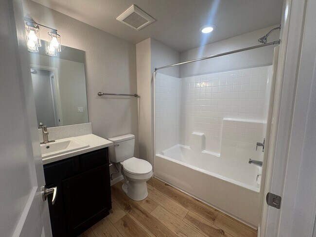 Building Photo - Brand New 1-Bedroom Unit for Rent – Centra...