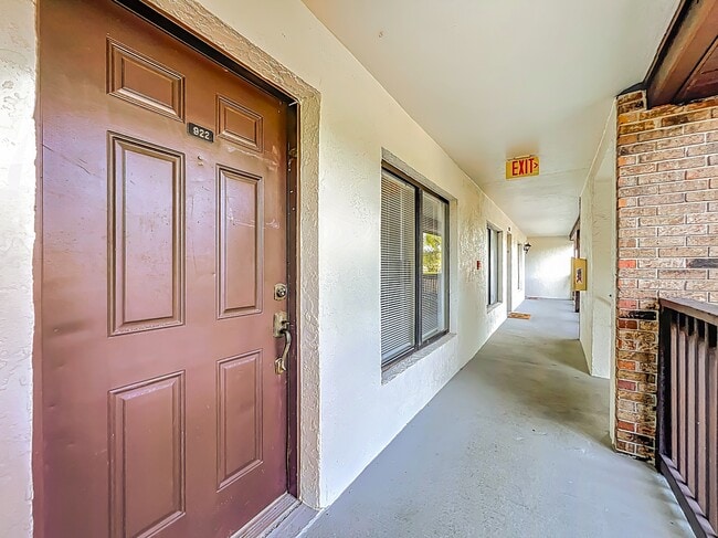 Building Photo - 1515 Huntington Ln