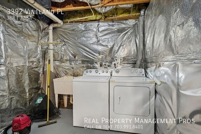 Building Photo - 3392 Vineland Pl