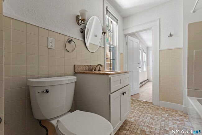 Building Photo - 6 Church St