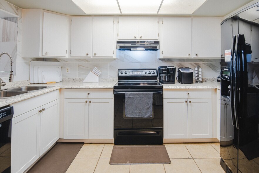 Building Photo - 888 Florida Pky