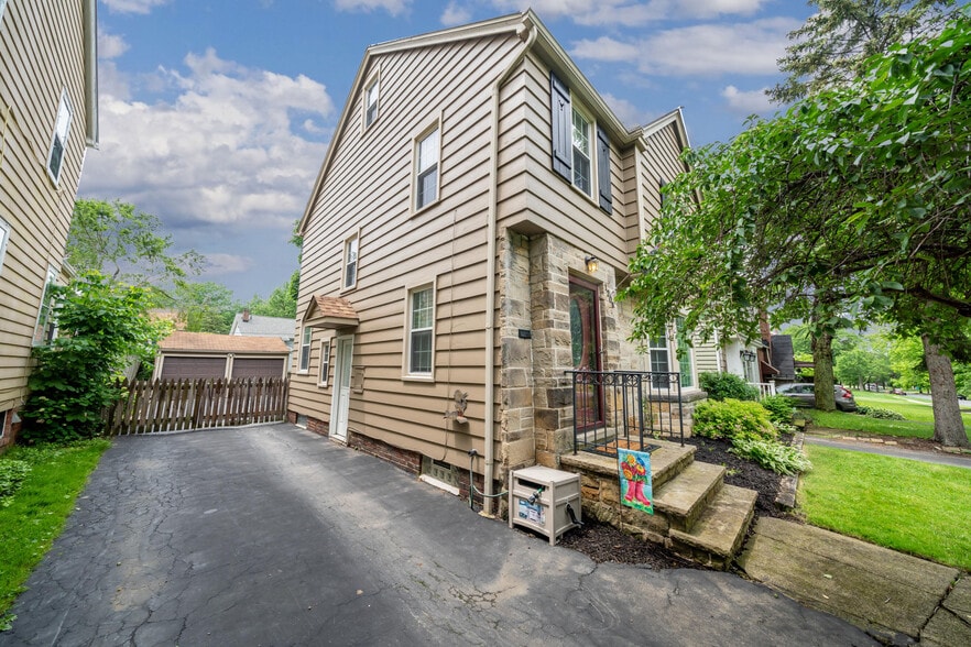 Building Photo - 1200 Brentwood Rd