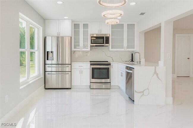 Building Photo - 2210 SE 27th Terrace