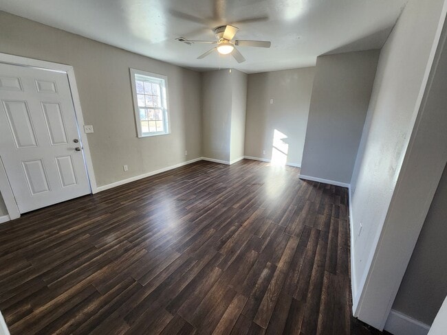 Building Photo - Spacious 3-Bedroom, 2-Bathroom Home AVAILABLE NOW!!