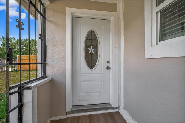 Building Photo - 5714 Southwind St