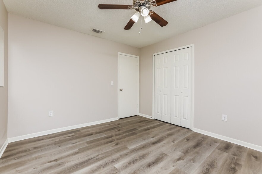 Building Photo - 4406 Suntree Blvd