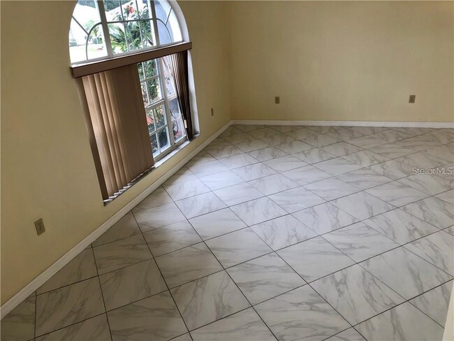 Building Photo - 369 Sterling Dr