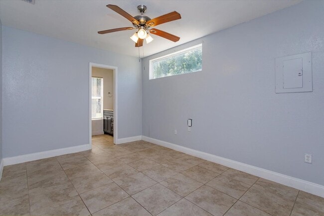 Building Photo - 3/1 Home With A Detached 1/1 Bd In-Law Suite And Detached Airconditioned Metal Storage