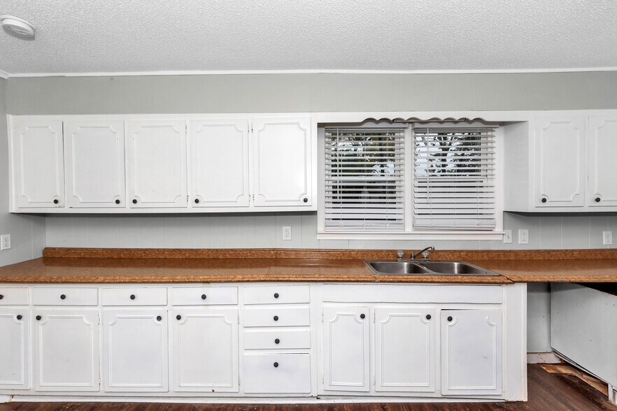 Building Photo - 3903 Telstar Cir SW
