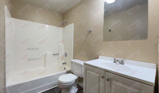 Building Photo - Townhouse in Westover