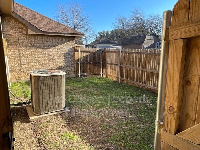 Building Photo - 459 Little Valley Ct