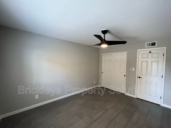 Building Photo - 8500 E Indian School Rd