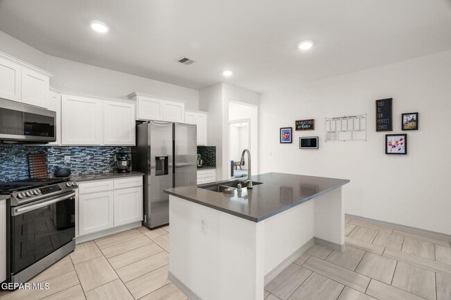Building Photo - 908 Crystal Deer Dr