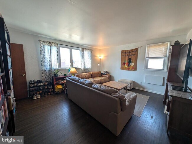 Building Photo - 910 Durard Rd