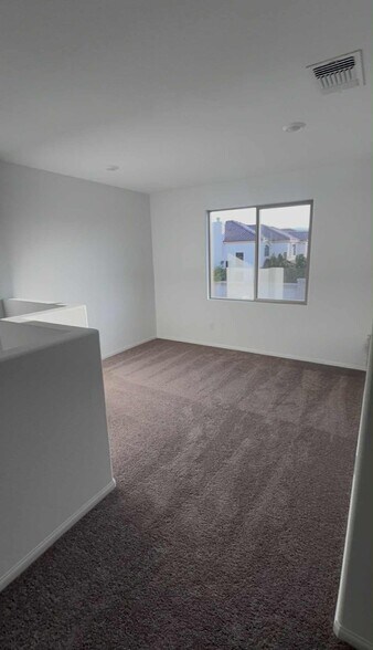 upstairs cozy loft - 5924 Tomsik St