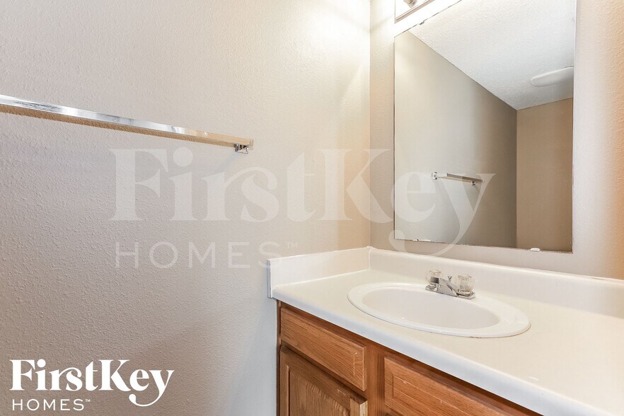 Building Photo - 347 Venus Dr