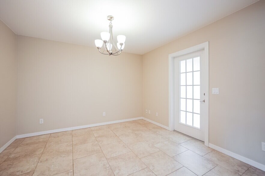 Building Photo - 3896 Ragen St