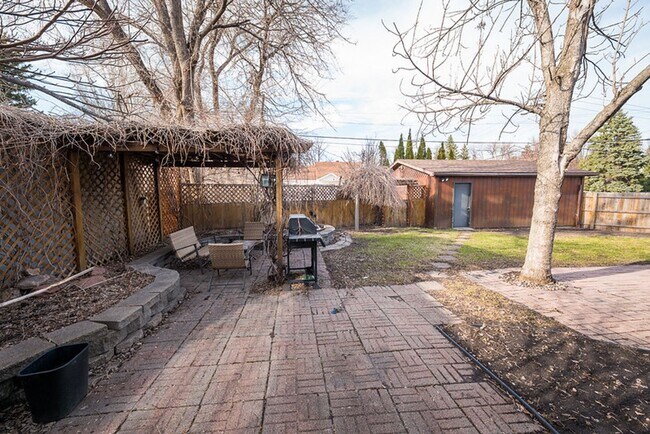 Building Photo - Great 4 Bedroom/2 Bath Home near UND!