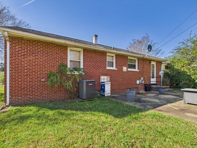 Building Photo - 2010 Cleary Rd