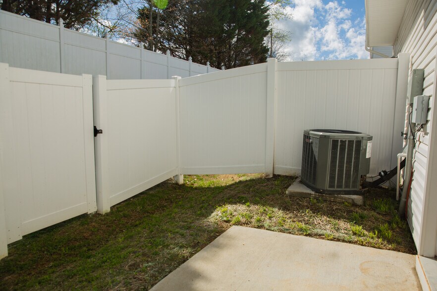 Building Photo - 110 Kathryn Ct