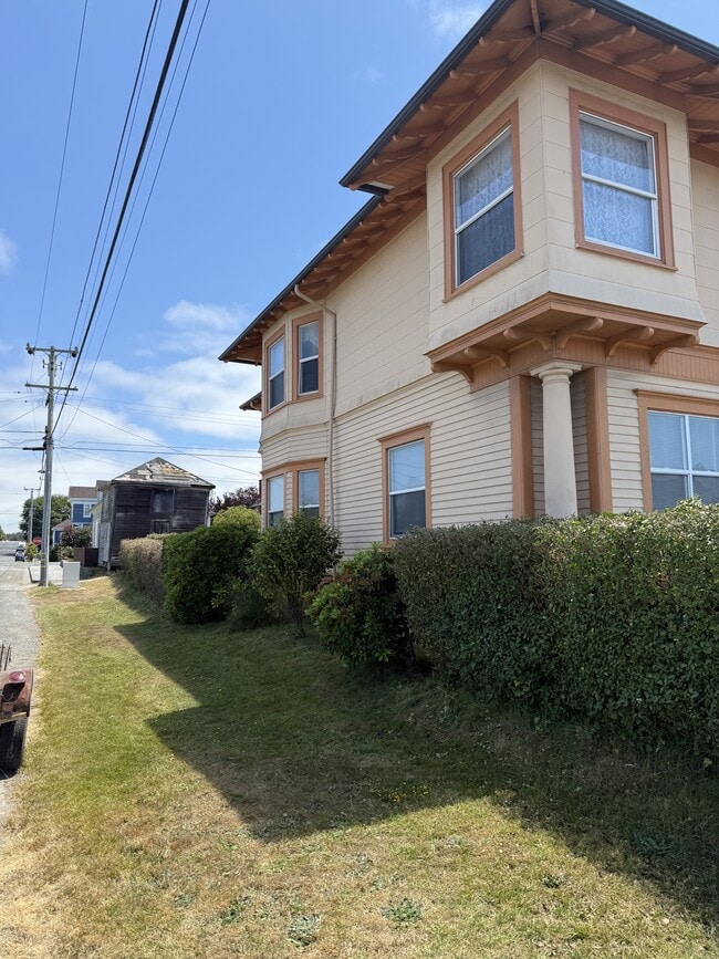 Building Photo - 2303 B St