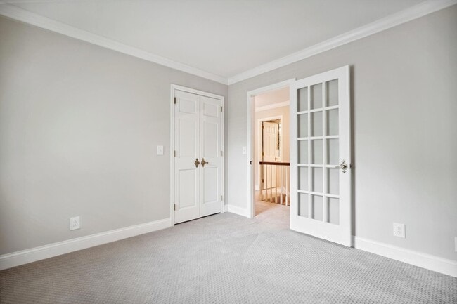 Building Photo - 5721 Londonderry Rd