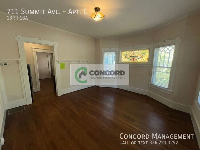 Building Photo - 711 Summit Ave