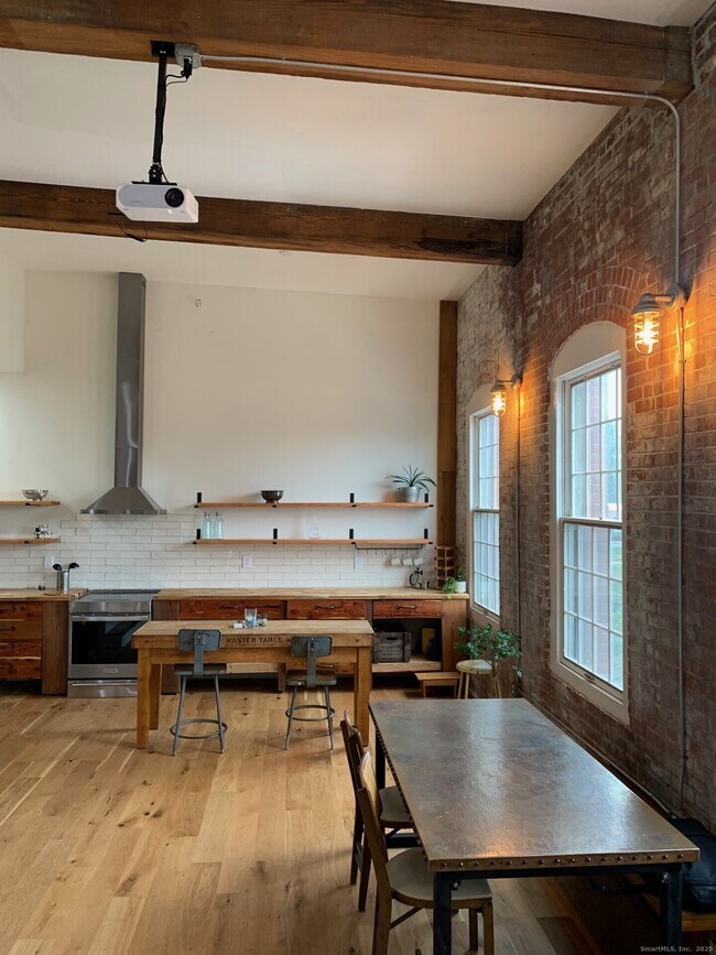 Building Photo - 234 S Main St