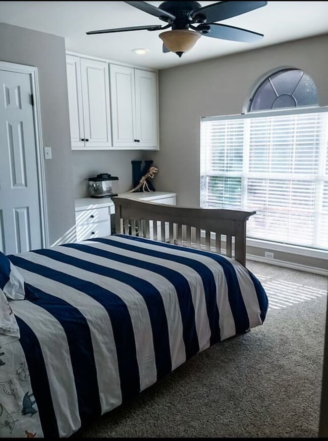 Building Photo - Mill Creek Executive Home Overlooking Golf Course at 17th Tee