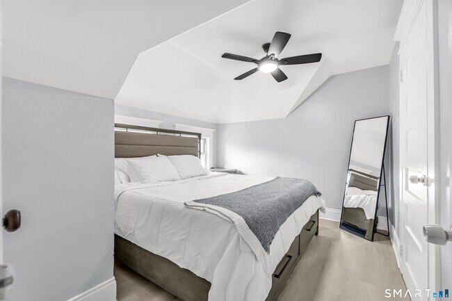 Building Photo - 277 Maplewood Ave