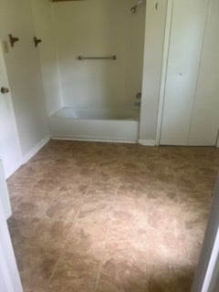 Building Photo - 2 Bedroom 1 bathroom