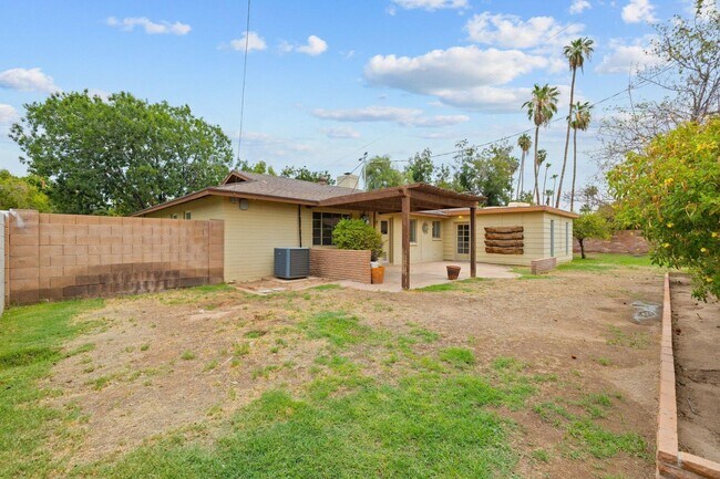 Building Photo - 4909 Flower St
