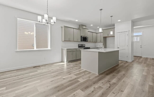 Building Photo - 718 Tigerlily St