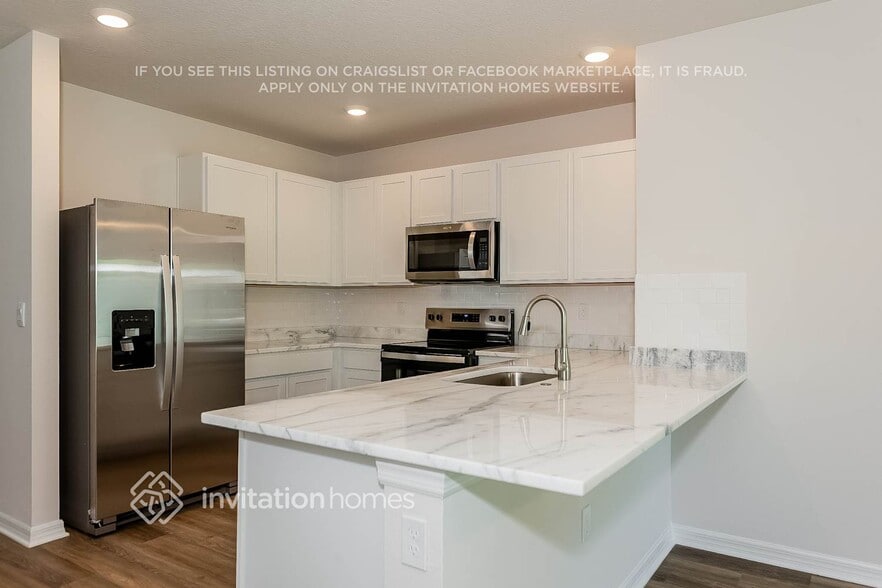 Building Photo - 7989 Majestic Palms Ct