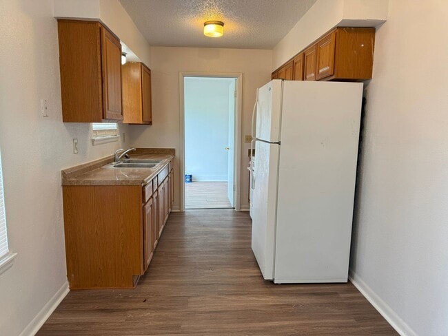 Building Photo - 132 Meadow Way