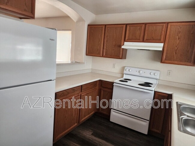 Building Photo - 6605 S 18th Dr