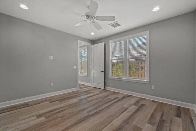 Building Photo - 76 Conifer Ct