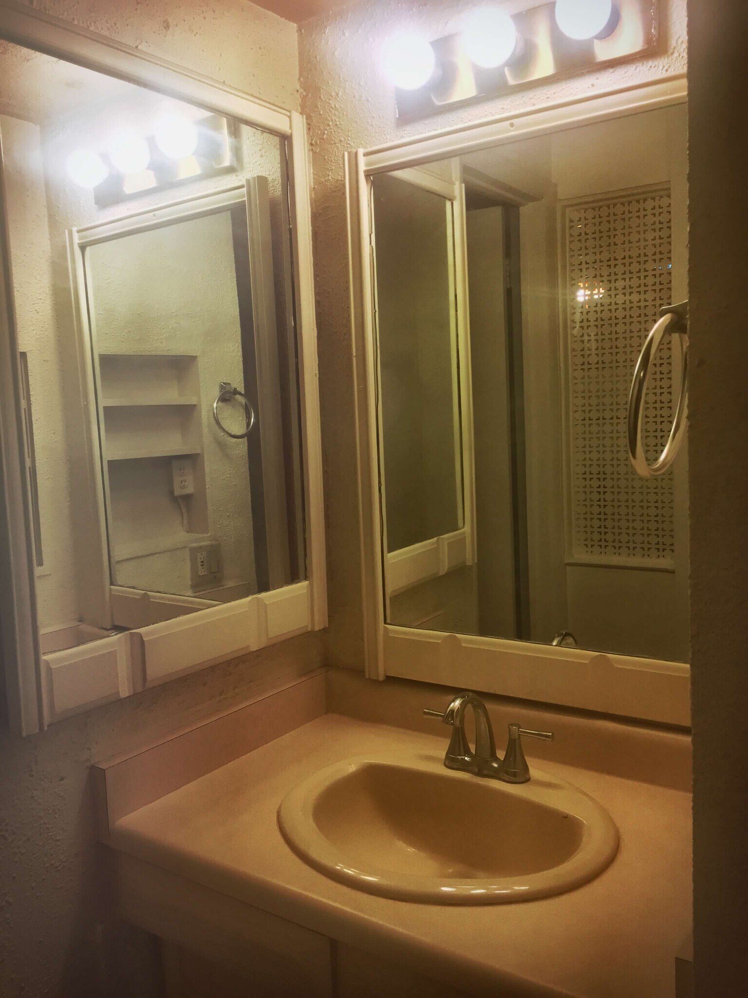 Bathroom 2 - 1050 N Lafayette St