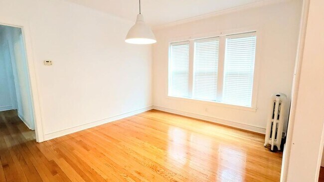 Building Photo - 3 bedroom in Chicago IL 60618