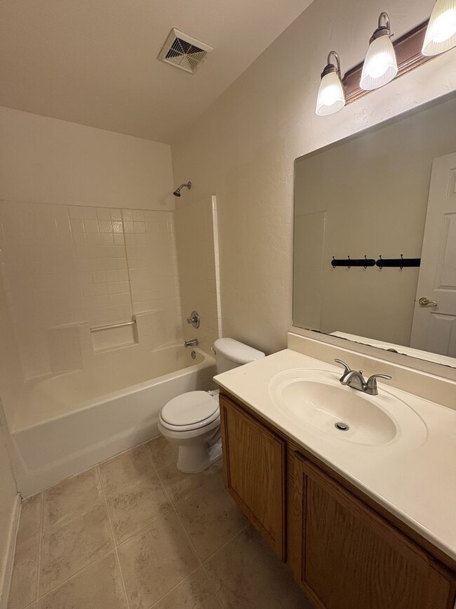 Building Photo - Vail School District 3 bedroom two bath