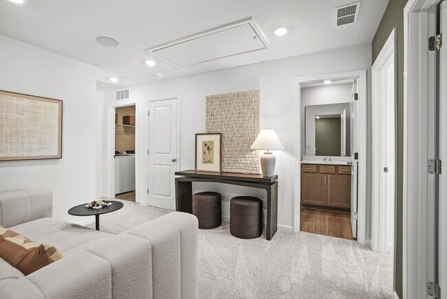 Building Photo - 12004 Oak St