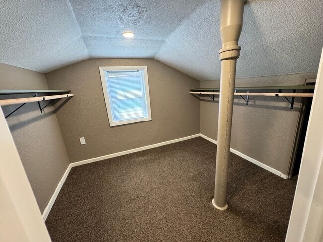 Building Photo - 3 Bedroom house in Davenport