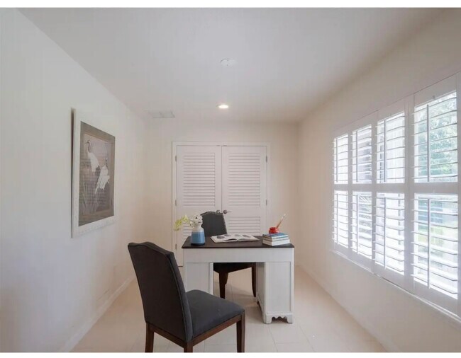 4th bedroom or office - 178 N Roscoe Blvd