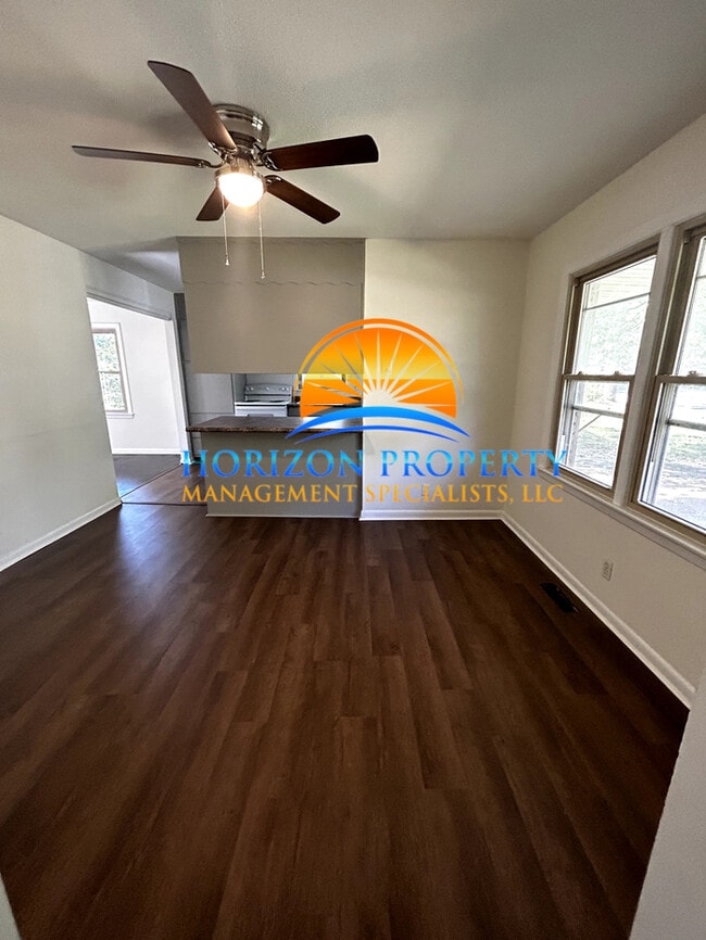 Building Photo - 703 Lantana Way NW