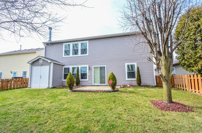 Building Photo - "Spacious 3-Bed Retreat in Fishers with El...