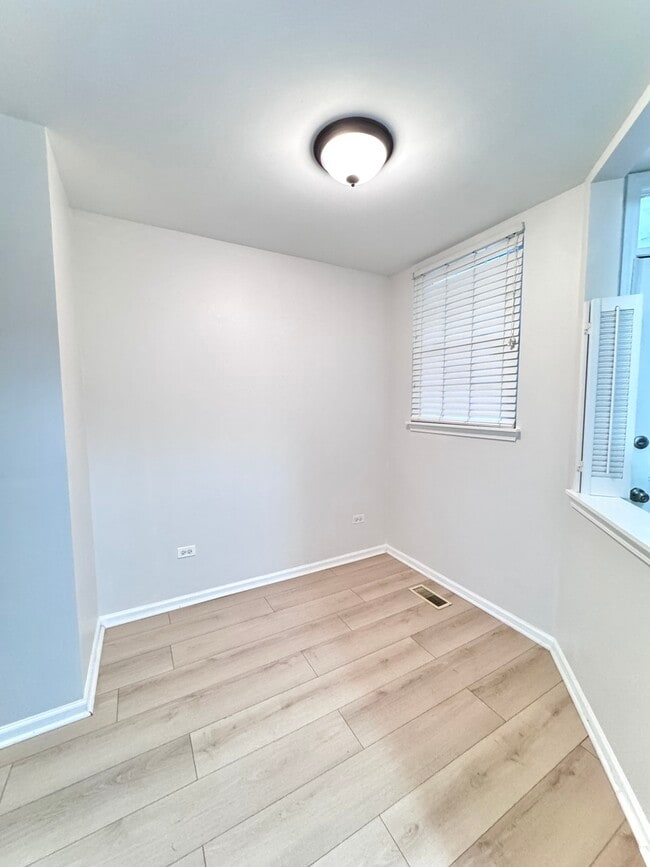 Building Photo - 2350 Sheehan Dr