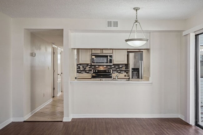 Building Photo - Spacious 3-Bedroom, 2-Bath Oasis in the Heart of Kissimmee!